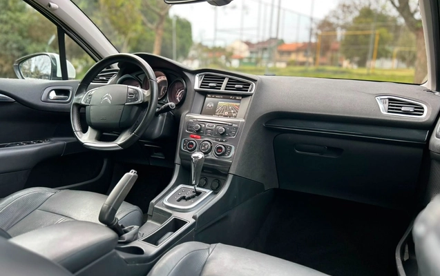 imagem-https://www.socarrao.com.br/sc-vehicle-images-prod/4189474/1790688737978-V2hhdHNBcHAgSW1hZ2UgMjAyNi0wOS0yOSBhdCAxMC4yNi4wNiAoNSkuanBlZw.jpeg