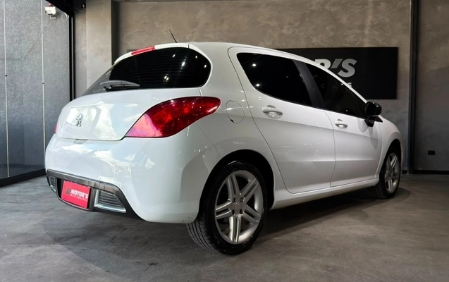 imagem-https://www.socarrao.com.br/sc-vehicle-images-prod/4191348/1790693643524-11180ec7-5975-4dbd-b2cf-727a8a0474b2.jpg