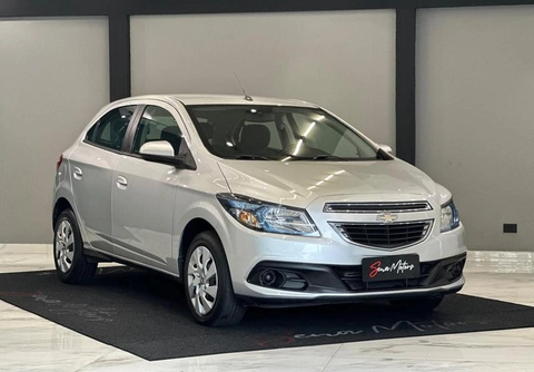 Chevrolet Onix 2015 Prata — foto 1 de 3