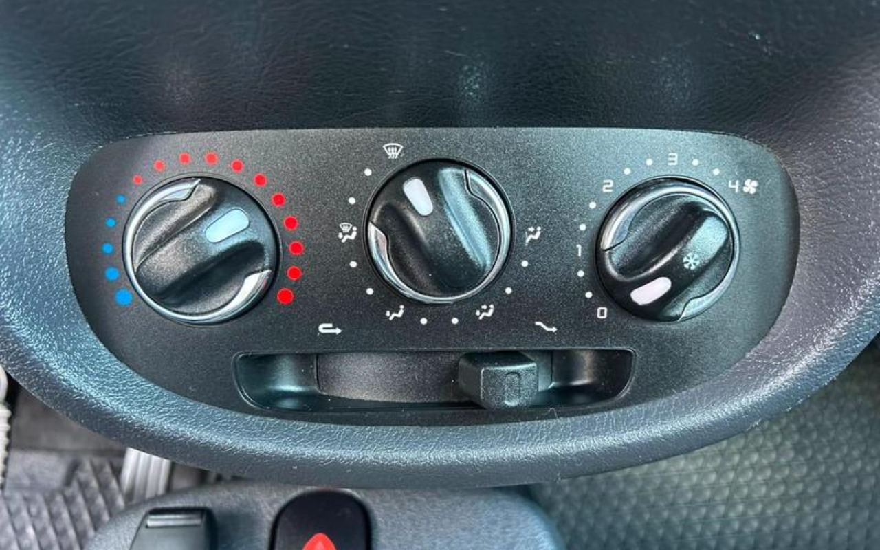 imagem-https://www.socarrao.com.br/sc-vehicle-images-prod/4194835/1790703508409-RkNfMzQ0NjVfODMxNjE1M18xMV9WX2ZmMDQ1OGE5M2UuanBlZw.jpeg