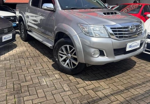 Toyota Hilux 2014 Prata — foto 1 de 3
