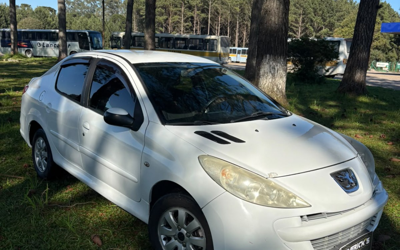Peugeot 207 2012 Branco — foto 1 de 3
