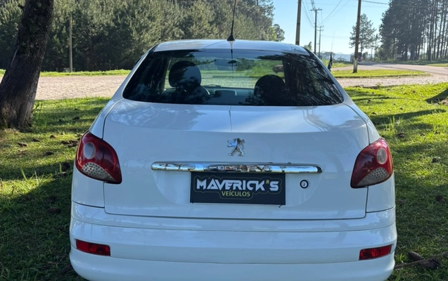 imagem-https://www.socarrao.com.br/sc-vehicle-images-prod/4195877/1790706555702-OTU1ZDE3NGEtZTlmYS00M2JlLWIzYWUtNjIwZDY2ZTEzOWUwLmpmaWY.jfif