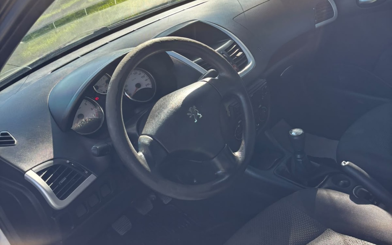 imagem-https://www.socarrao.com.br/sc-vehicle-images-prod/4195877/1790706555843-NDIwY2IyOTItZjg2NS00MzZiLWI0ZTAtMGVjMmM1NTM3ZDEyLmpmaWY.jfif