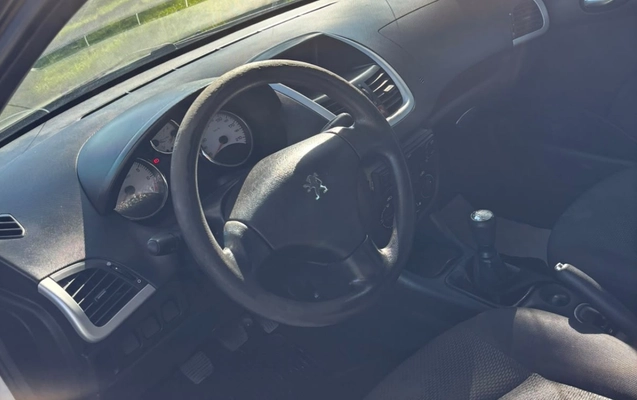 imagem-https://www.socarrao.com.br/sc-vehicle-images-prod/4195877/1790706555843-NDIwY2IyOTItZjg2NS00MzZiLWI0ZTAtMGVjMmM1NTM3ZDEyLmpmaWY.jfif