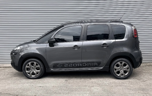 imagem-https://www.socarrao.com.br/sc-vehicle-images-prod/4196847/1790714512884-app-photos-sV4ttTHwHA1XbrhTnGuZlJOp15Vy2dyB.jpg