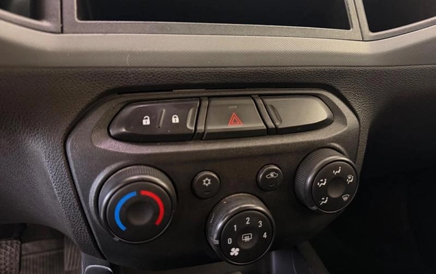 imagem-https://www.socarrao.com.br/sc-vehicle-images-prod/4197315/1790710663803-8513047_13_B_0e7a59a3f9.jpeg