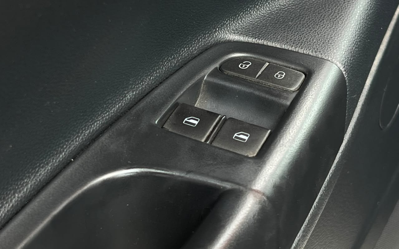 imagem-https://www.socarrao.com.br/sc-vehicle-images-prod/4197452/1790710841314-V2hhdHNBcHAgSW1hZ2UgMjAyNi0wOS0yOSBhdCAxNS4yOS41OSAoMSkuanBlZw.jpeg