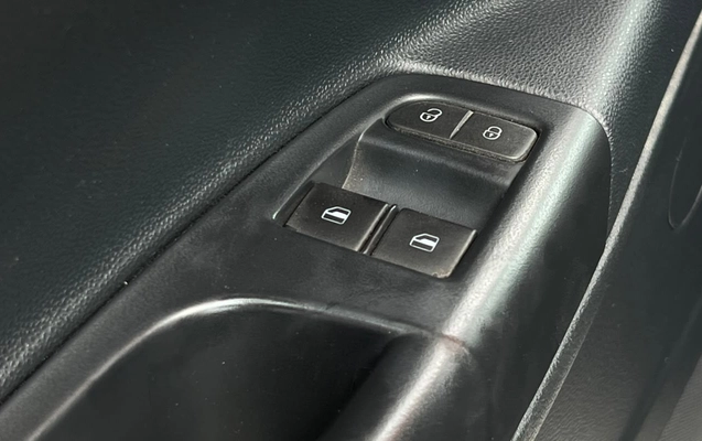 imagem-https://www.socarrao.com.br/sc-vehicle-images-prod/4197452/1790710841314-V2hhdHNBcHAgSW1hZ2UgMjAyNi0wOS0yOSBhdCAxNS4yOS41OSAoMSkuanBlZw.jpeg