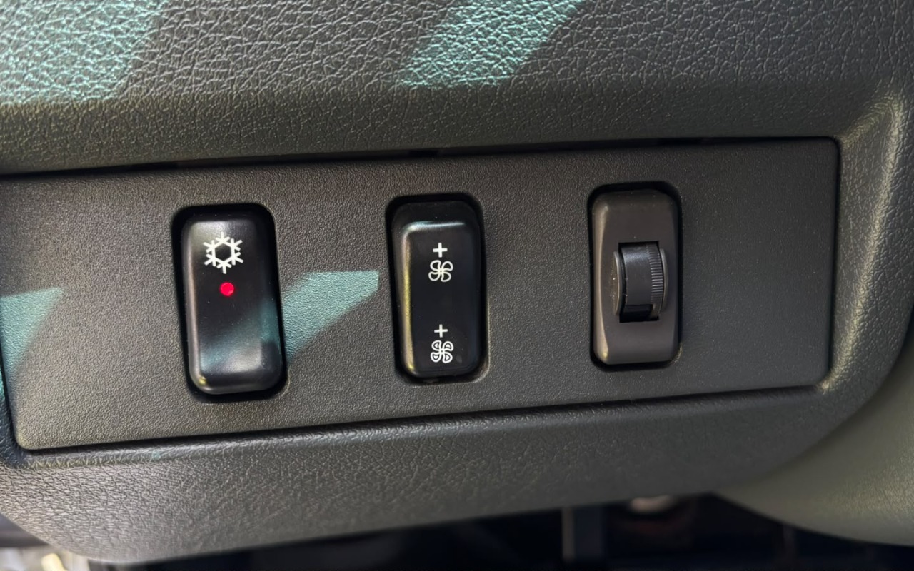 imagem-https://www.socarrao.com.br/sc-vehicle-images-prod/4197514/1790711037885-V2hhdHNBcHAgSW1hZ2UgMjAyNi0wOS0yOSBhdCAxMy4zMi40NiAoMSkuanBlZw.jpeg