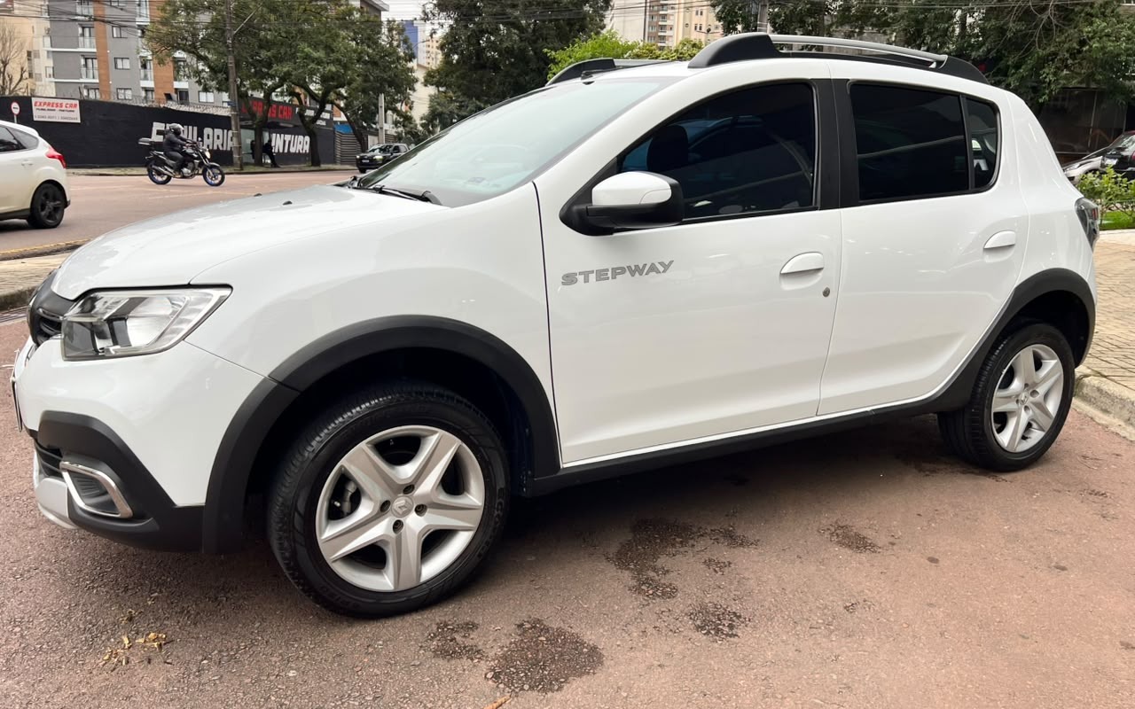 imagem-https://www.socarrao.com.br/sc-vehicle-images-prod/4197662/1790711231809-NzJiMGExN2QtMGJmOC00MWRkLWEwZTEtMDdkMjFiMzE3N2YxLmpwZw.jpg