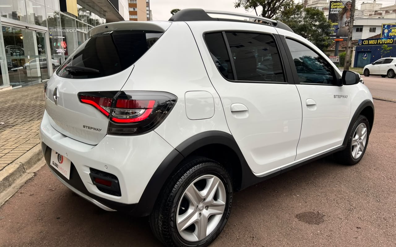 imagem-https://www.socarrao.com.br/sc-vehicle-images-prod/4197662/1790711231999-ZjdkNDgyMTQtZTYwMS00NzY5LWJkYjgtNDJmZmE2NGVhNTFlLmpwZw.jpg