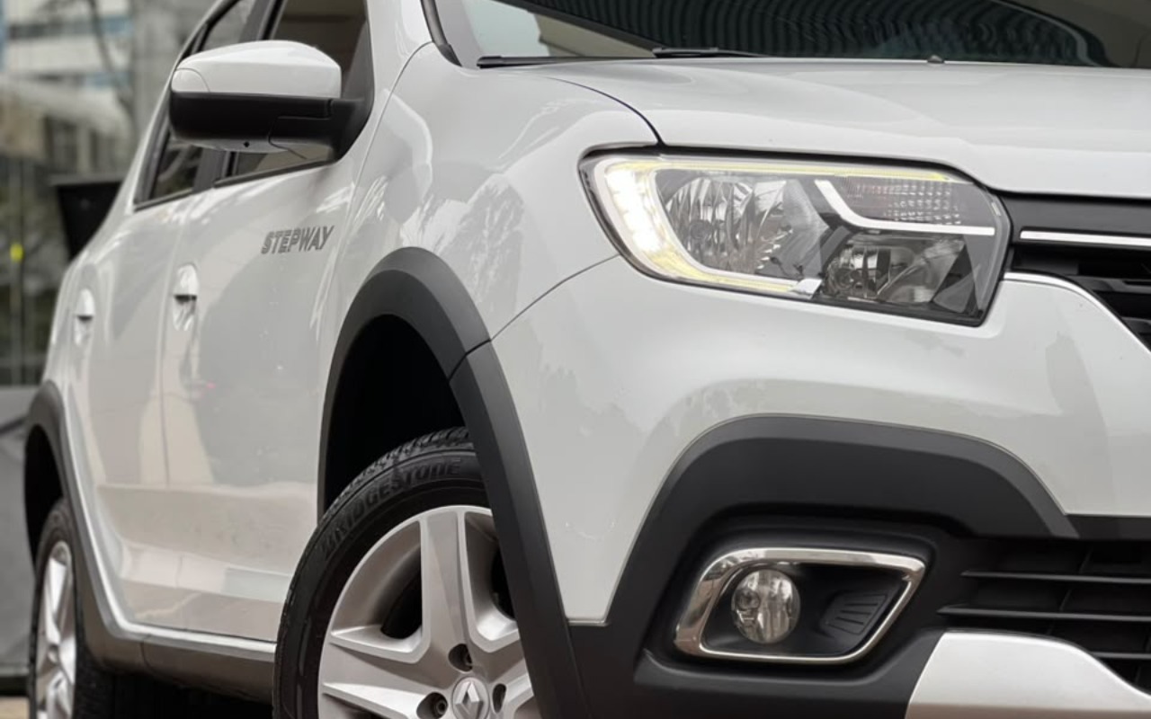 imagem-https://www.socarrao.com.br/sc-vehicle-images-prod/4197662/1790711233046-ZjliNWU0OGMtNTQzMC00YTQyLTk0NjktZmU2NzYyY2U2NmU4LmpwZw.jpg