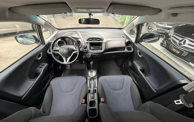 imagem-https://www.socarrao.com.br/sc-vehicle-images-prod/4198021/1790776964886-86dcbb5e-a83d-44df-94f9-2a8c1bdd569b.jpg