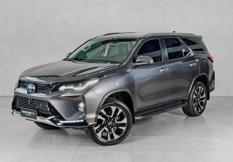 Toyota Hilux SW4 2025 Cinza — foto 1 de 3