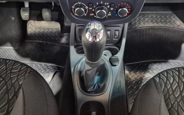 imagem-https://www.socarrao.com.br/sc-vehicle-images-prod/4198522/1792600800725-8515515_19_B_c7d9186f86.jpeg
