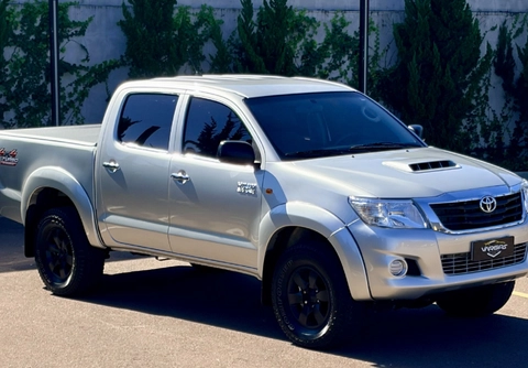 Toyota Hilux 2012 Prata — foto 1 de 3