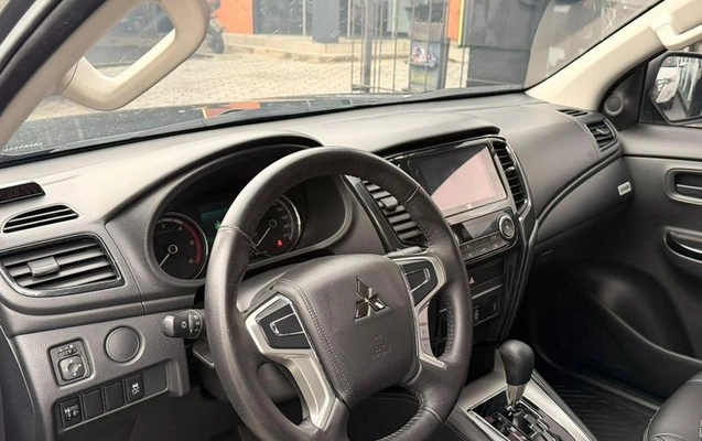 imagem-https://www.socarrao.com.br/sc-vehicle-images-prod/4198602/1790714016501-8434106_7_B_73aaddb7b4.jpeg