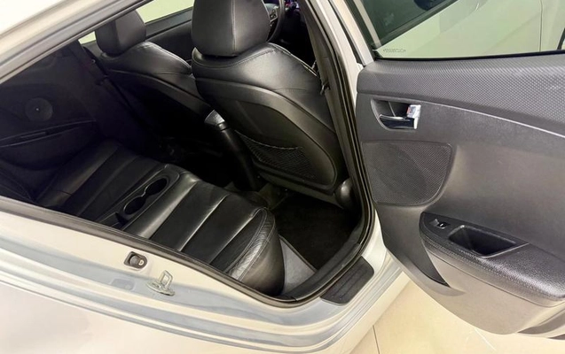 imagem-https://www.socarrao.com.br/sc-vehicle-images-prod/4200362/1790718452015-8527312_17_B_fb5ce173c8.jpeg
