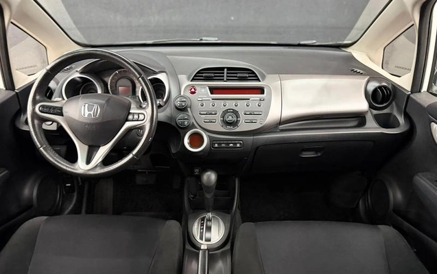 imagem-https://www.socarrao.com.br/sc-vehicle-images-prod/4201893/1790865322438-8507296_12_B_93b6307fe0.jpeg