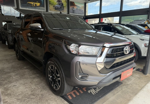 Toyota Hilux 2022 Cinza — foto 1 de 3