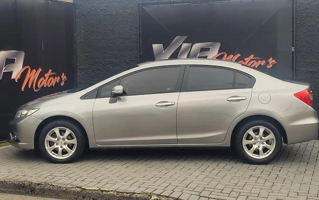 imagem-https://www.socarrao.com.br/sc-vehicle-images-prod/4215895/1791395328417-8526265_3_B_cdf9b5042d.jpeg