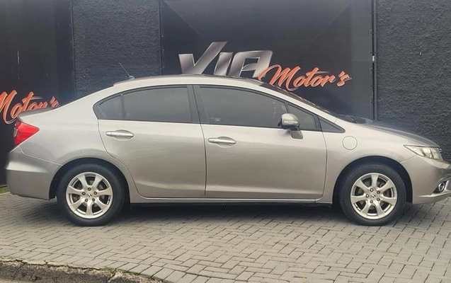 imagem-https://www.socarrao.com.br/sc-vehicle-images-prod/4215895/1791395328419-8526265_3_B_06c07b2bab.jpeg