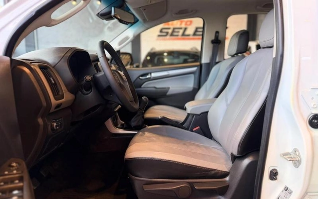 imagem-https://www.socarrao.com.br/sc-vehicle-images-prod/4216175/1790978343364-8527646_16_B_0770dfe12c.jpeg