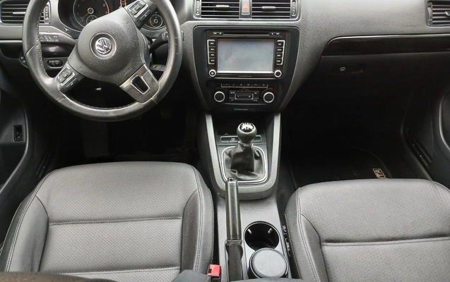 imagem-https://www.socarrao.com.br/sc-vehicle-images-prod/4216207/1790770778564-MTc5MDc3MDQzOTMxMTM2MTM5ODI2OTkyMjAzMzYwMTUuanBn.jpg