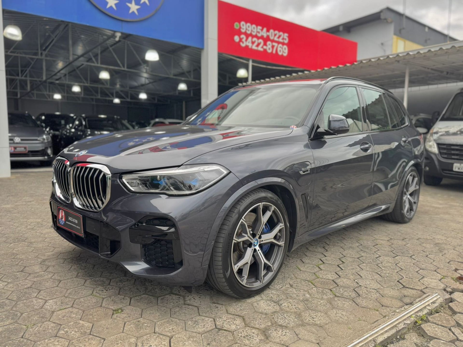 BMW X5 2022 Cinza — foto 1 de 3