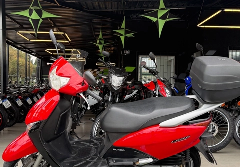 Honda LEAD 110 2011 Vermelho — foto 1 de 3
