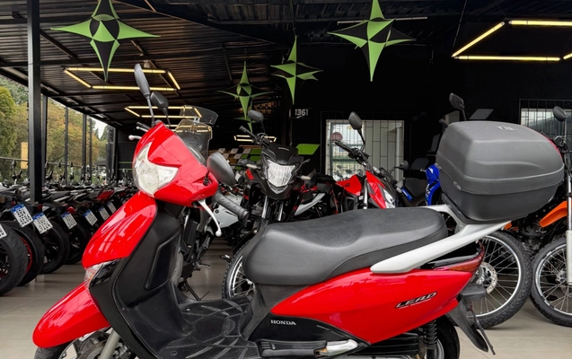 imagem-https://www.socarrao.com.br/sc-vehicle-images-prod/4216972/1790772364294-ODI5MTg4ODAyXzE4MTI2NTE1NjA1ODQyMjQ4XzEwMjMxMjQ5ODM0Mjk0NjE4MTVfbi5qcGc.jpg