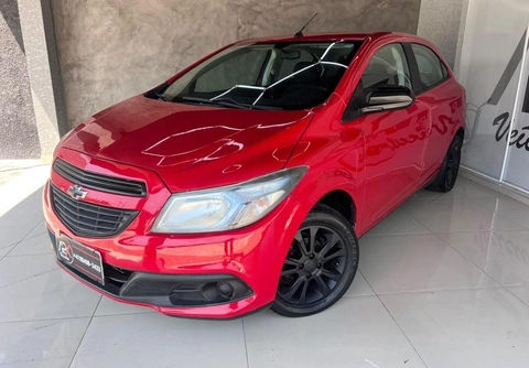 Chevrolet Onix 2013 Vermelho — foto 1 de 3