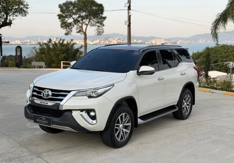Toyota Hilux SW4 2019 Branco — foto 1 de 3