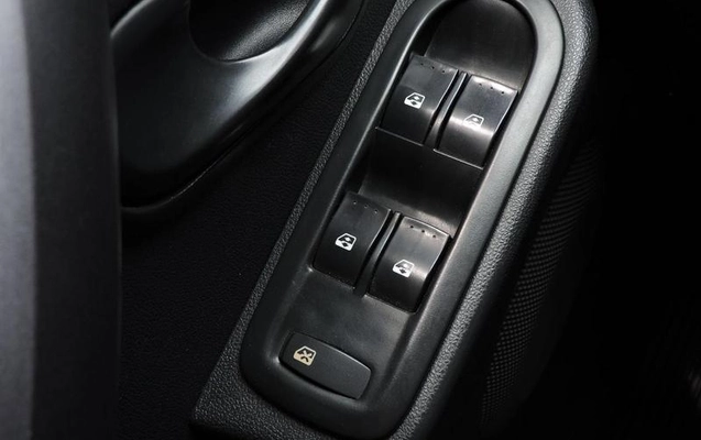 imagem-https://www.socarrao.com.br/sc-vehicle-images-prod/4220138/1790780463364-8528225_12_B_e3cf0cf134.jpeg