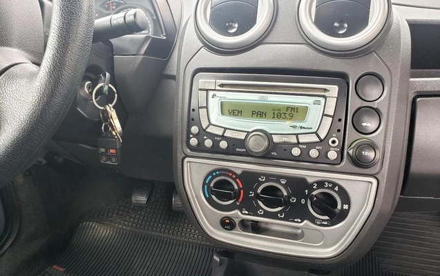 imagem-https://www.socarrao.com.br/sc-vehicle-images-prod/4220144/1790780512001-8372650_3_B_6c9e91f39d.jpeg