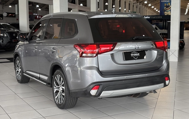 imagem-https://www.socarrao.com.br/sc-vehicle-images-prod/4220431/1790781130437-1_114803.jpg