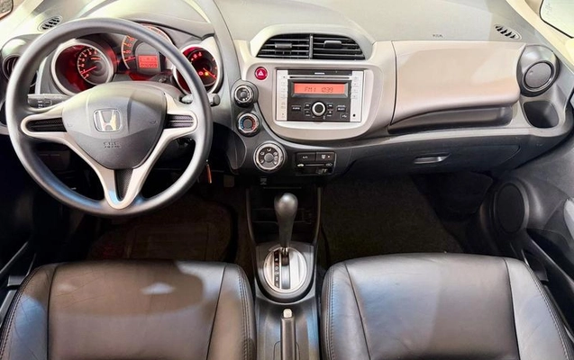 imagem-https://www.socarrao.com.br/sc-vehicle-images-prod/4221252/1791559141117-8514011_9_B_966f979e97.jpeg