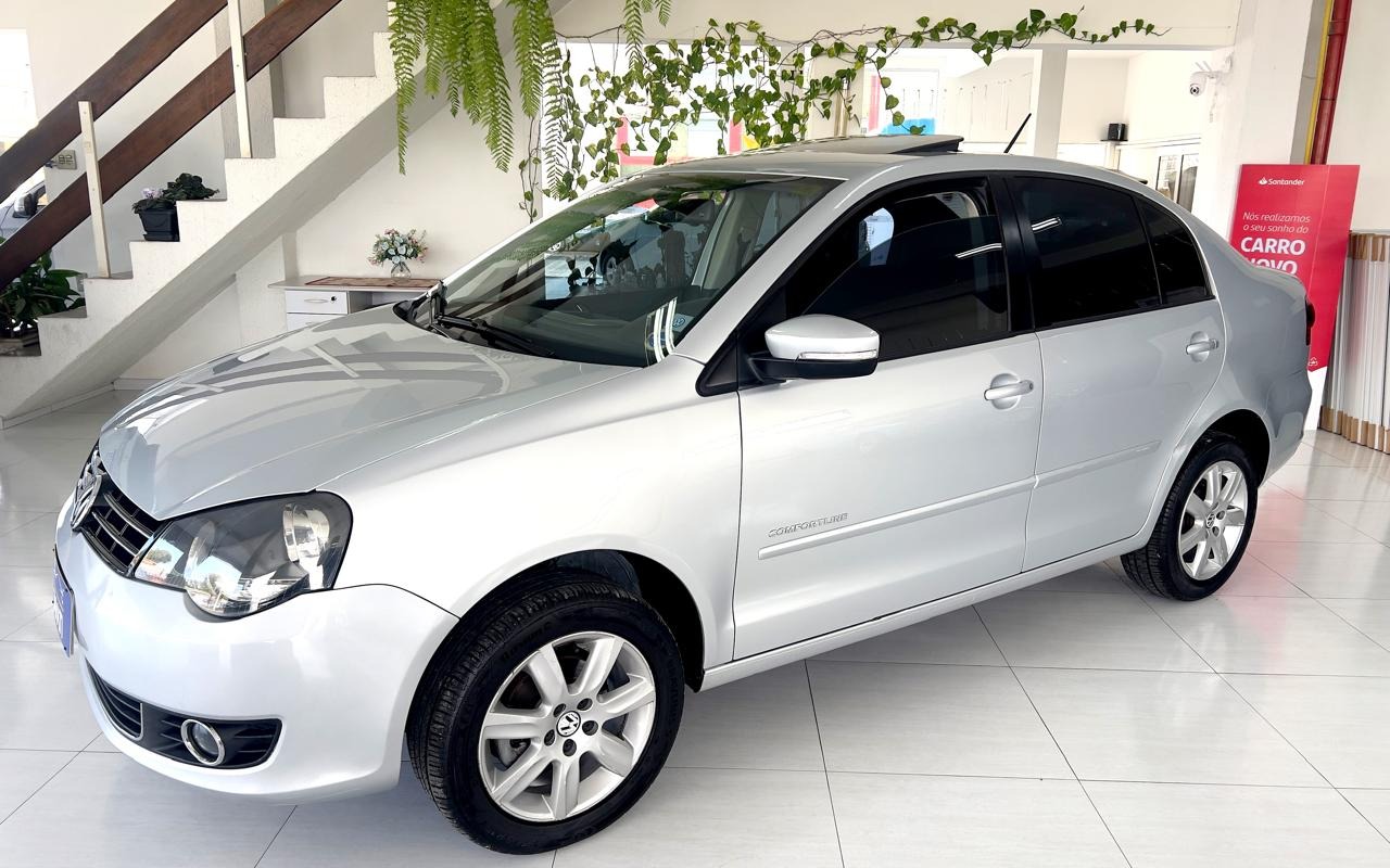 Volkswagen Polo Sedan 1.6 MI TOTAL FLEX 8V 4P 2013