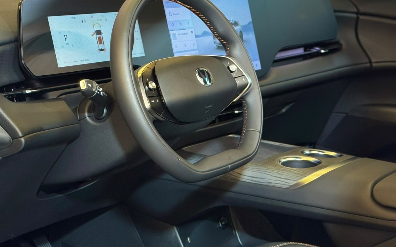 imagem-https://www.socarrao.com.br/sc-vehicle-images-prod/4222859/1790787464550-V2hhdHNBcHAgSW1hZ2UgMjAyNi0wOS0yOCBhdCAxMC41Ni41MyAoOSkuanBlZw.jpeg