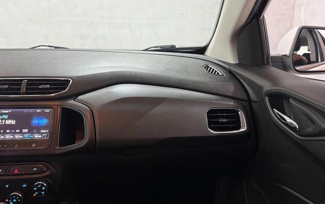 imagem-https://www.socarrao.com.br/sc-vehicle-images-prod/4222962/1790787806536-8508412_11_B_72192d876d.jpeg