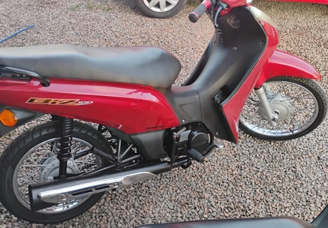 Honda C 100 BIZ-ES 2013 Vermelho — foto 1 de 3