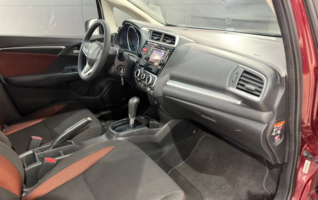 imagem-https://www.socarrao.com.br/sc-vehicle-images-prod/4223744/1790789928796-003_80936679b38b0fa6296a70b3bb492f57.jpg