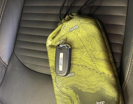 imagem-https://www.socarrao.com.br/sc-vehicle-images-prod/4224238/1792075690425-8529781_28_B_e3dd01b343.jpeg