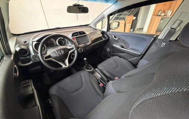imagem-https://www.socarrao.com.br/sc-vehicle-images-prod/4224444/1791209647830-8529585_10_B_4e66f52bfe.jpeg