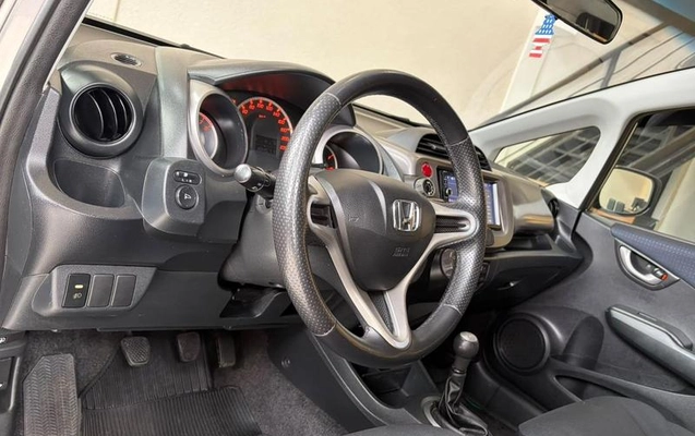 imagem-https://www.socarrao.com.br/sc-vehicle-images-prod/4224444/1791209647839-8529585_14_B_765a713cd9.jpeg