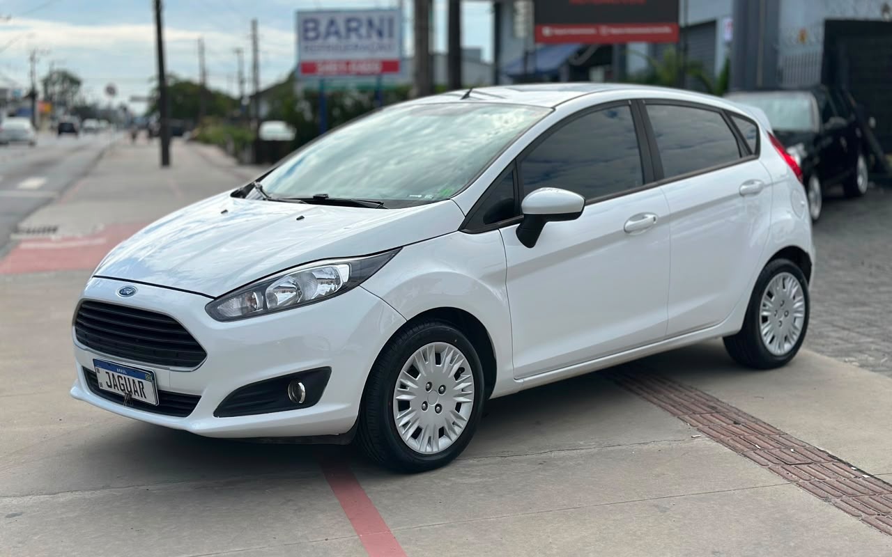 Ford Fiesta 1.5 16V Flex Mec. 5p 2015 Branco — foto 1 de 3