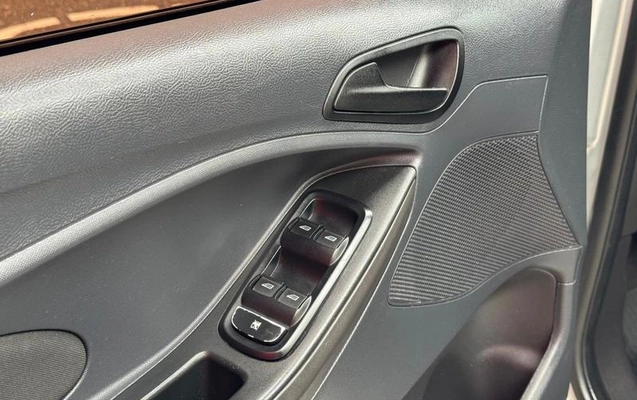 imagem-https://www.socarrao.com.br/sc-vehicle-images-prod/4225950/1790955161786-8529855_12_B_2c2f5606ae.jpeg