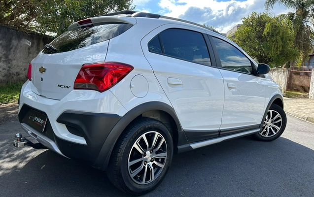 imagem-https://www.socarrao.com.br/sc-vehicle-images-prod/4226357/1790796107481-V2hhdHNBcHAgSW1hZ2UgMjAyNi0wOS0xNSBhdCAxNi4wOC40NCAoMSkuanBlZw.jpeg