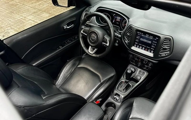 imagem-https://www.socarrao.com.br/sc-vehicle-images-prod/4226502/1791321713256-8522684_8_B_4d3c5f22c3.jpeg